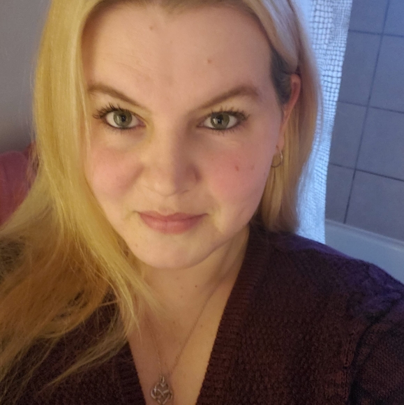 Meet your Posher, Lara - Picture 1 of 1